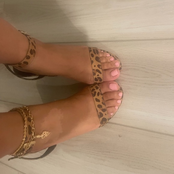 Sexy cheetah print heels they are a bit worn but still usable💛🤎🖤 - Picture 7 of 9